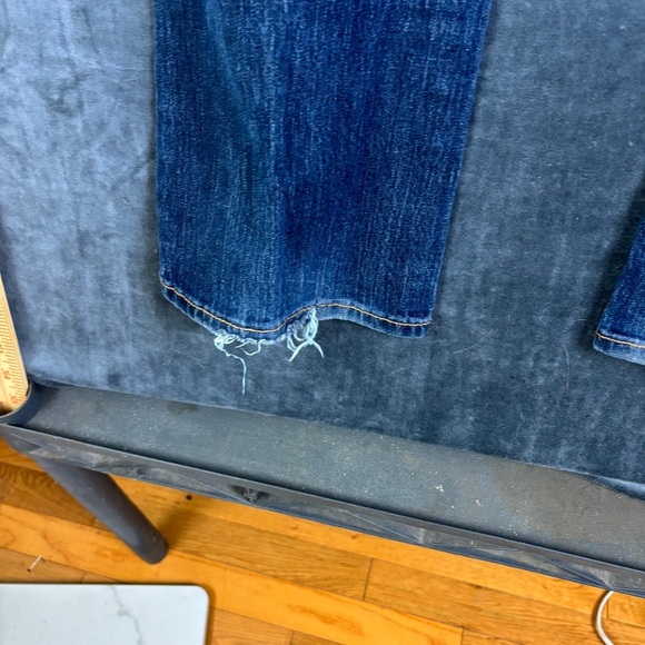 Old Navy The Flirt Women’s Mid-rise Blue Straight Leg Jeans w/distressing Sz 10 - Picture 11 of 12
